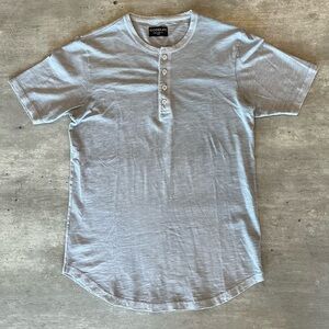 Goodlife Sunfaded Slub Scallop Light Gray Short Sleeve Henley Shirt Men’s Small